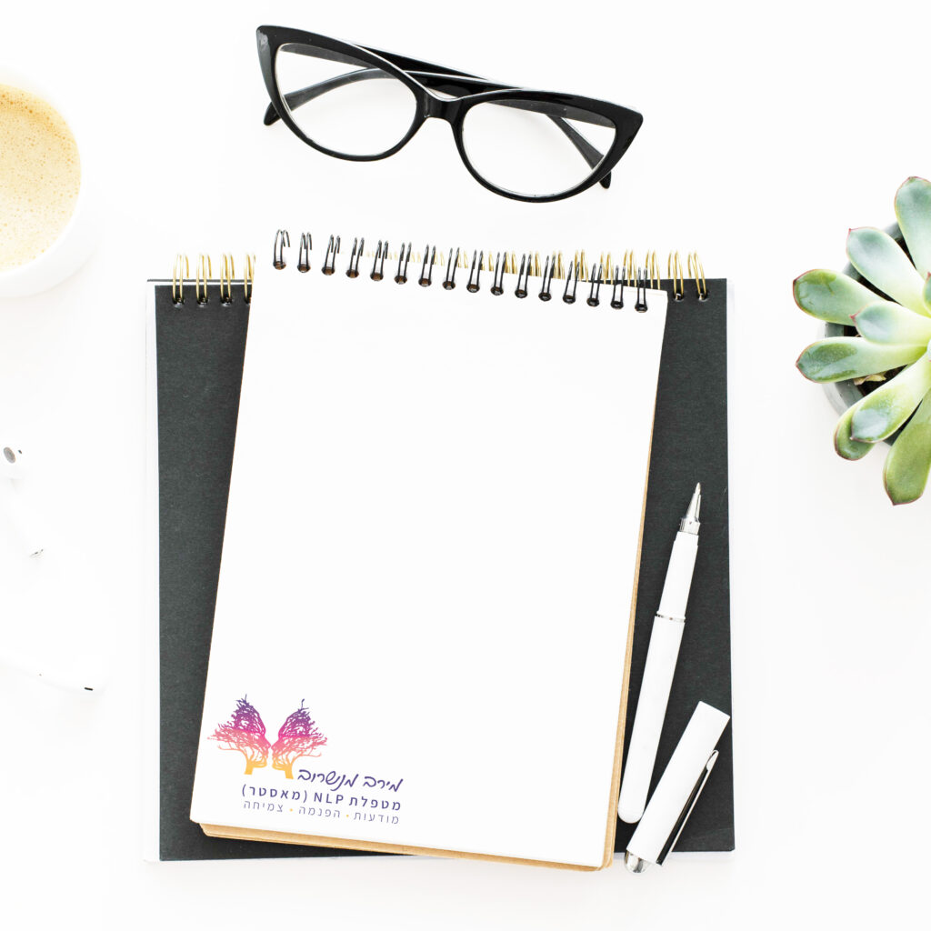 מירב מנשרוב ניירת משרדית